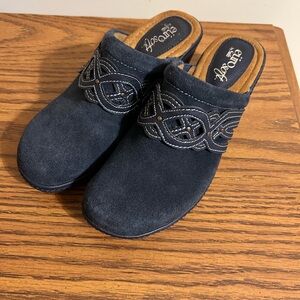 New Sofft Women's Eurosoft Britta Dark Blue Suede Clogs Size 7
